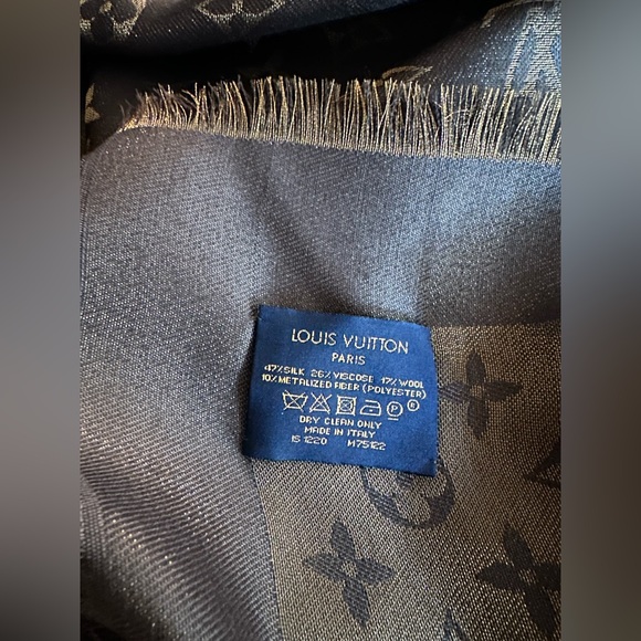 Louis Vuitton Monogram Scarf - Picture 3 of 10
